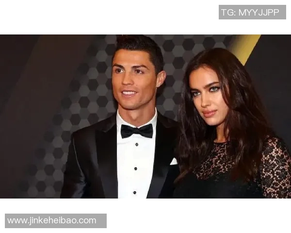 足球明星与妻子甜蜜瞬间大集合温馨图片分享